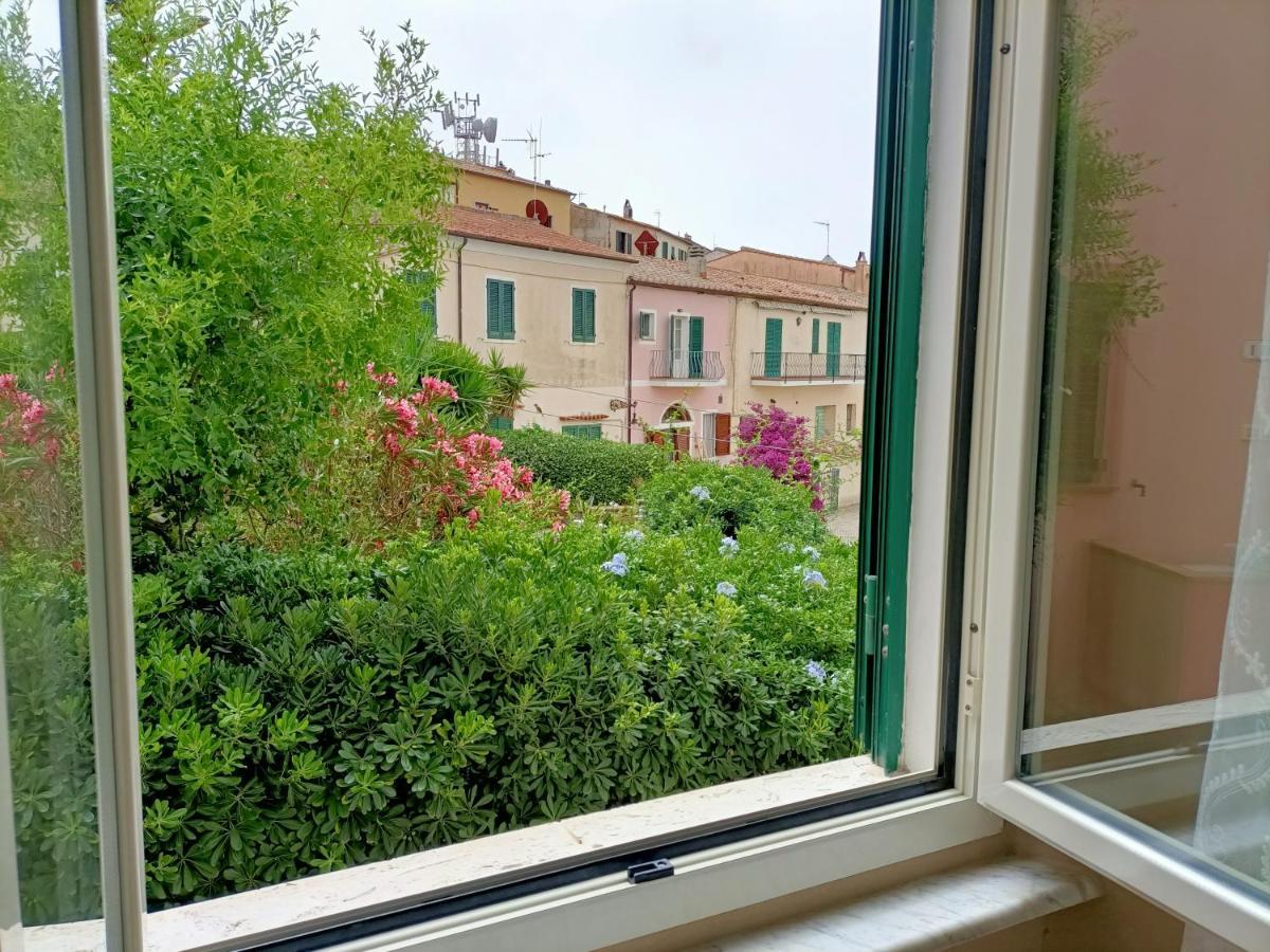 La Terrazza Nel Cuore Di Capoliveri Luaran gambar