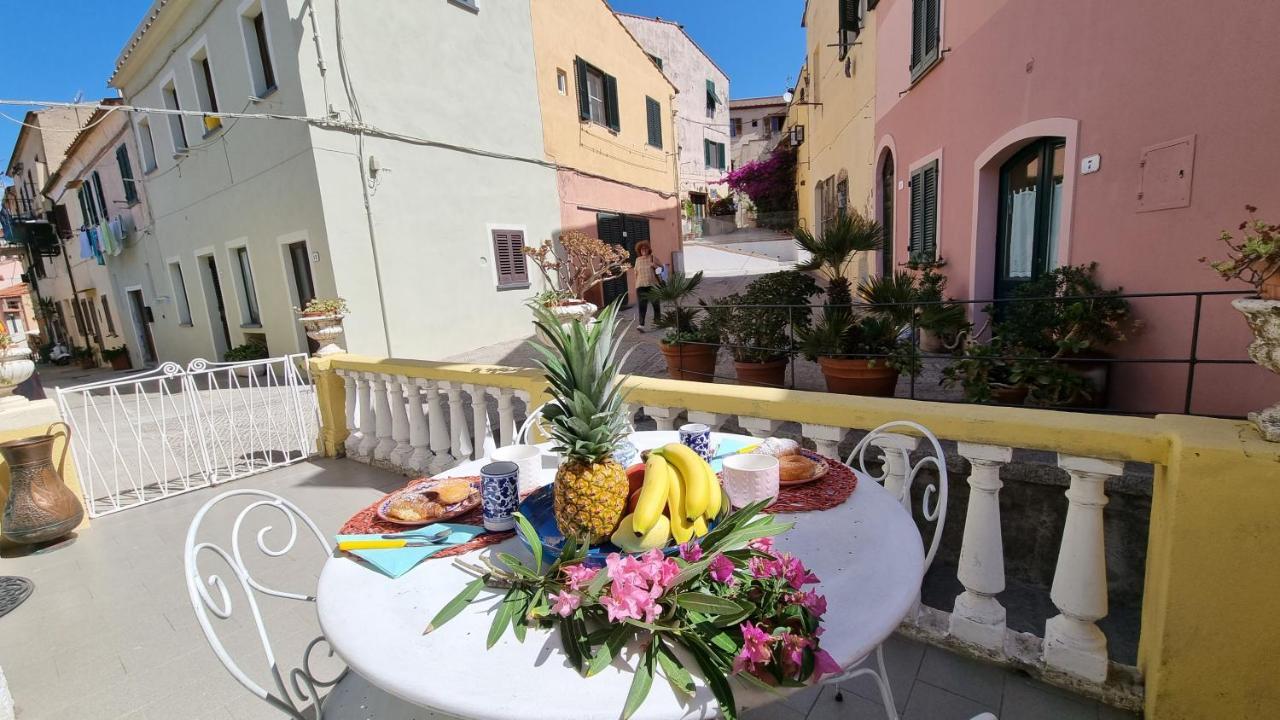 La Terrazza Nel Cuore Di Capoliveri Luaran gambar